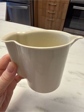 Tupperware Vtg beige creamer